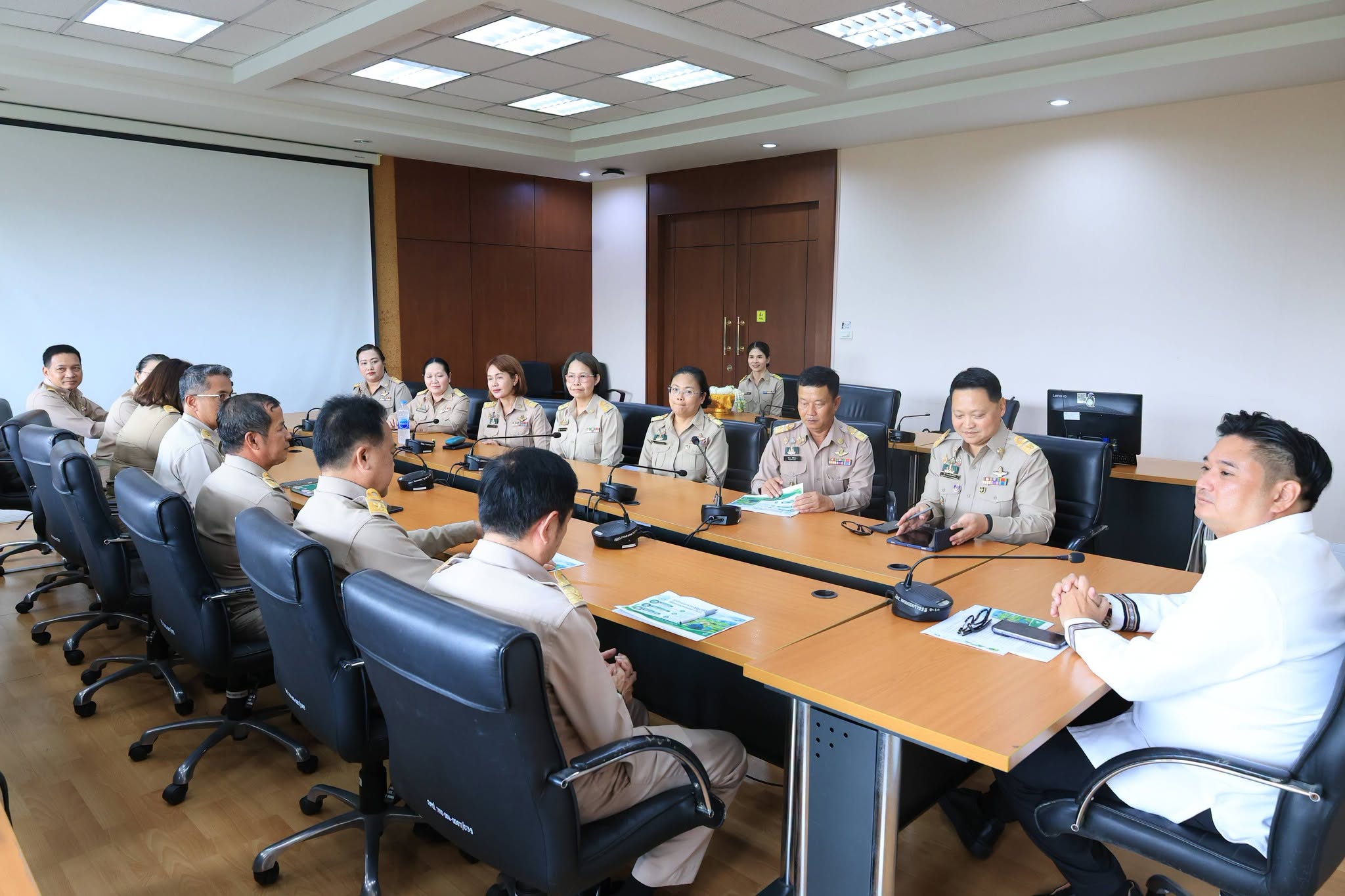 title - คณะผู้บริหาร ส.ป.ก. แสดงความยินดี เนื่องในโอกาส ปลัดกระทรวงเกษตรและสหกรณ์ เข้ารับตำแหน่งใหม่